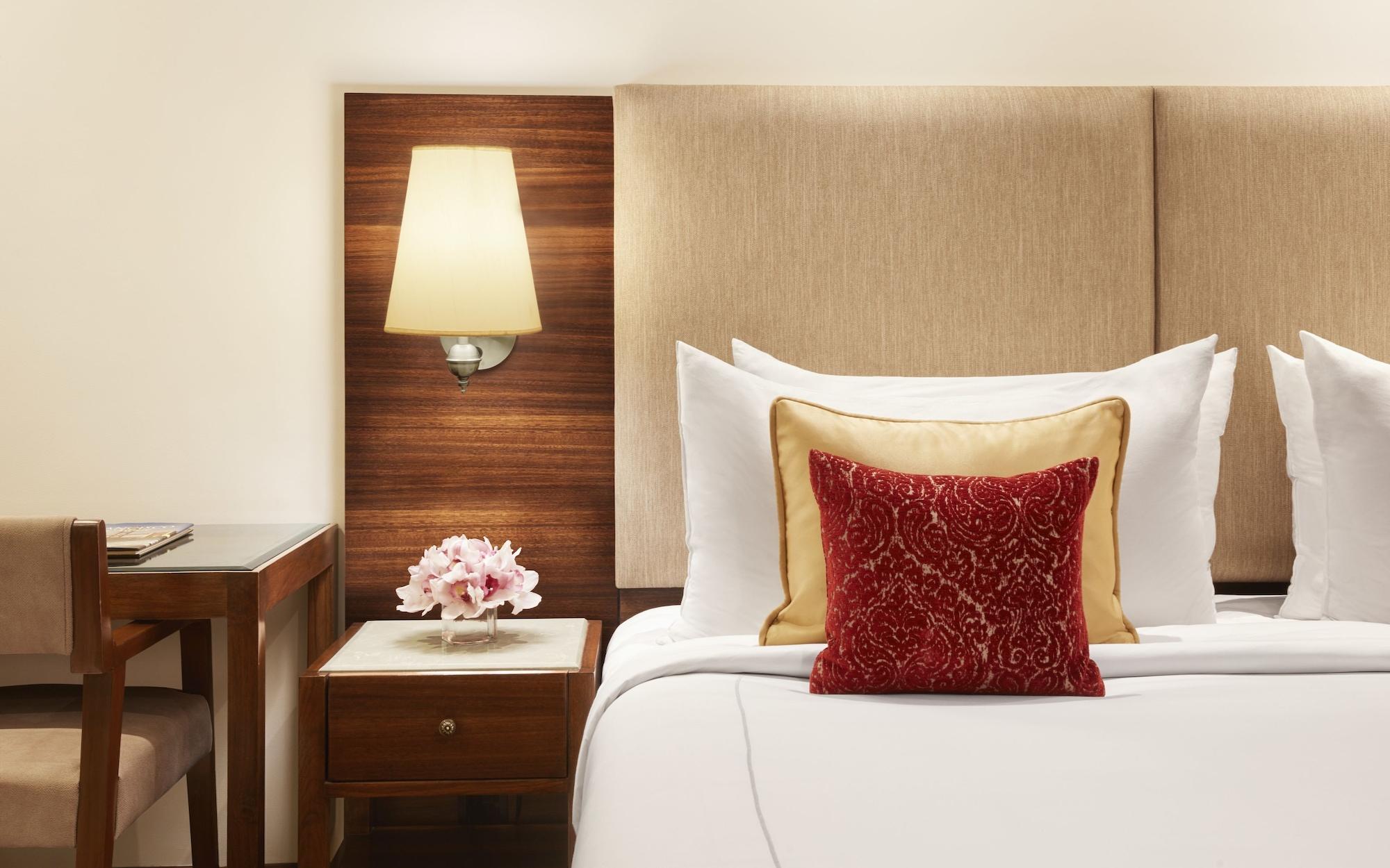 Отель President - Ihcl Seleqtions Мумбаи Экстерьер фото A room at the Taj Bengal