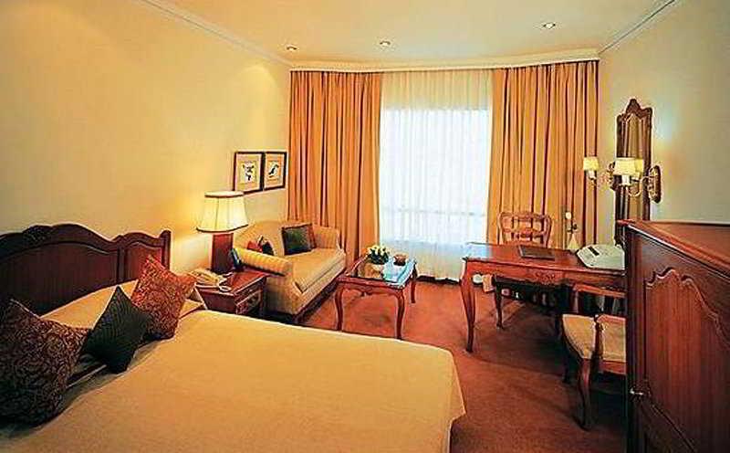 Отель President - Ihcl Seleqtions Мумбаи Экстерьер фото A room at the Taj Bengal