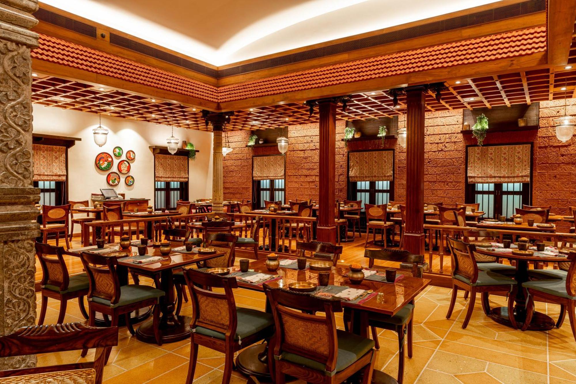 Отель President - Ihcl Seleqtions Мумбаи Экстерьер фото The interior of a restaurant in India